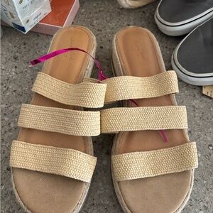 Universal Thread Beige Strappy Sandals